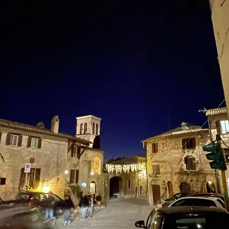 דירה Anna House Old Town אסיסי